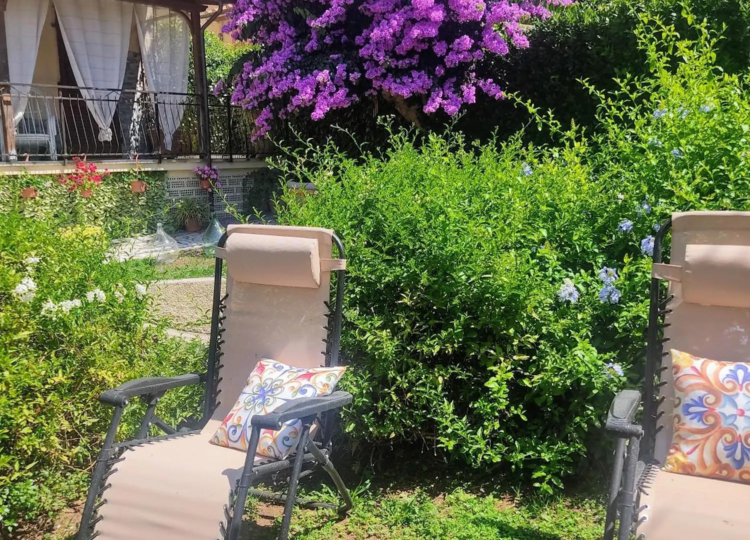 La Bouganville E Il Gelsomino Pietrasanta Italy